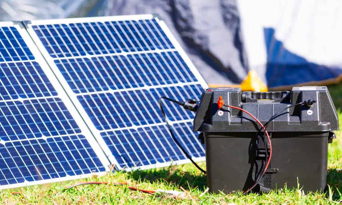 How long do solar panel batteries last