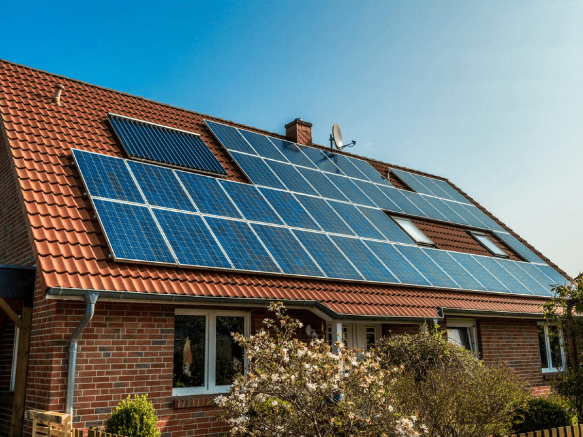 How many solar panels to run a house off grid