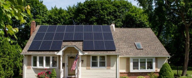 House with solar panels on the roof in Woodbury MN