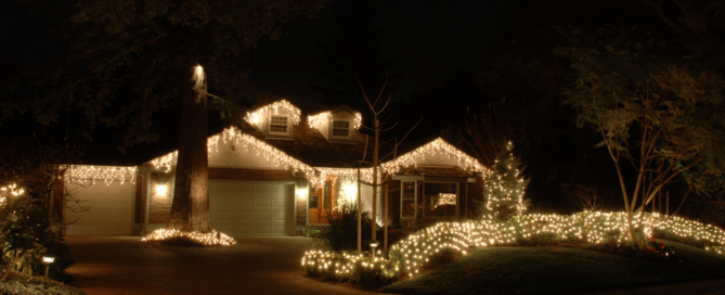 House beautifully decorated with holiday lights, powered by energy-efficient solutions from Wolf River Electric.