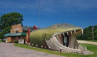 A large fish statue outside the Big Fish Supper Club Resort.