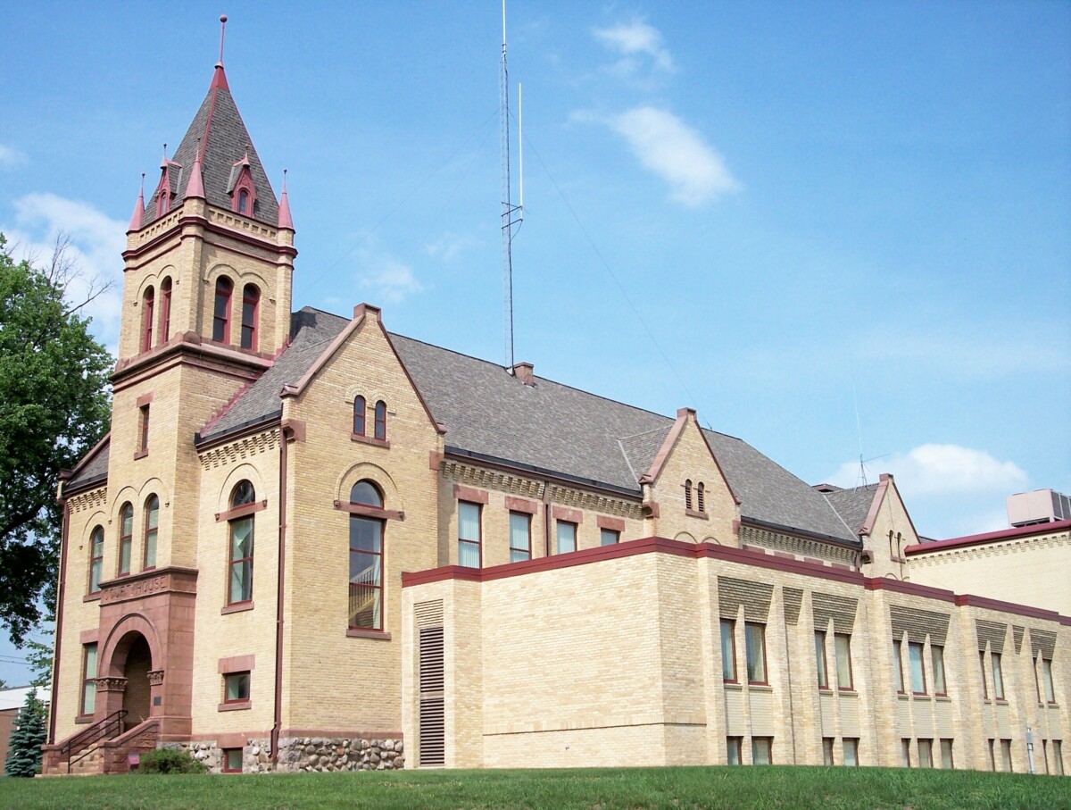 Kanabec_County_Courthouse A side shot of the Kanabec County Courthouse during the day.
