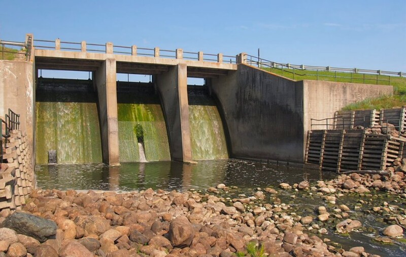 A front shot of water flowing in Lake Bronson Dam in Minnesota during the day.