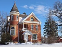 Front shot of the Troendle House in Mapleton, MN during the day.