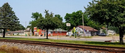 Businesses in Harris, Minnesota during the day.