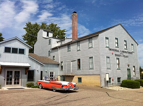 Snow-covered Minneapolis home with rooftop space suitable for solar panels, residential solar installation opportunity by Wolf River Electric
