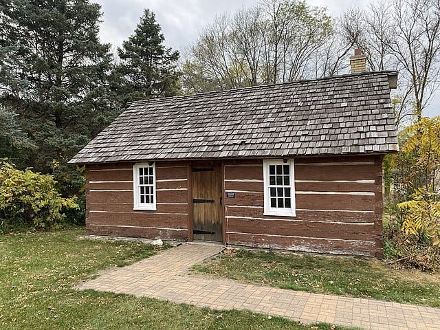 Snow-covered Minneapolis home with rooftop space suitable for solar panels, residential solar installation opportunity by Wolf River Electric