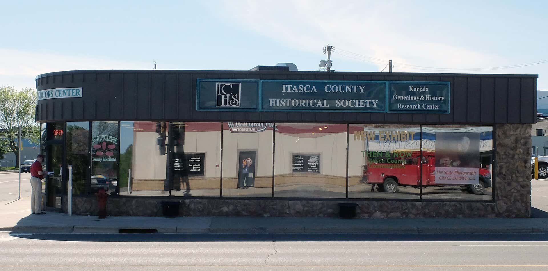 Snow-covered Minneapolis home with rooftop space suitable for solar panels, residential solar installation opportunity by Wolf River Electric