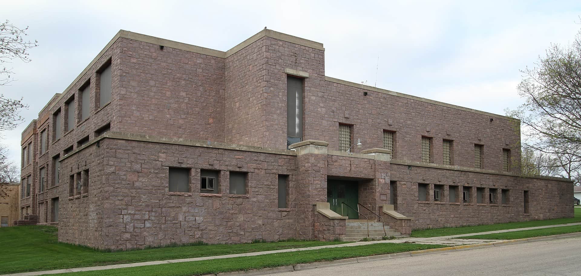 Snow-covered Minneapolis home with rooftop space suitable for solar panels, residential solar installation opportunity by Wolf River Electric Snow-covered Minneapolis home with rooftop space suitable for solar panels, residential solar installation opportunity by Wolf River Electric
