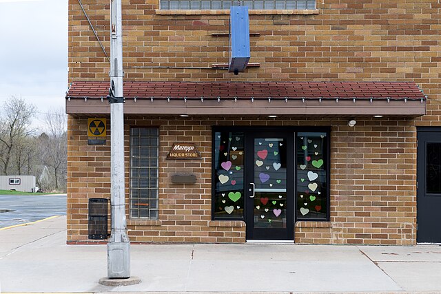 Snow-covered Minneapolis home with rooftop space suitable for solar panels, residential solar installation opportunity by Wolf River Electric