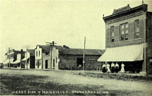 Snow-covered Minneapolis home with rooftop space suitable for solar panels, residential solar installation opportunity by Wolf River Electric