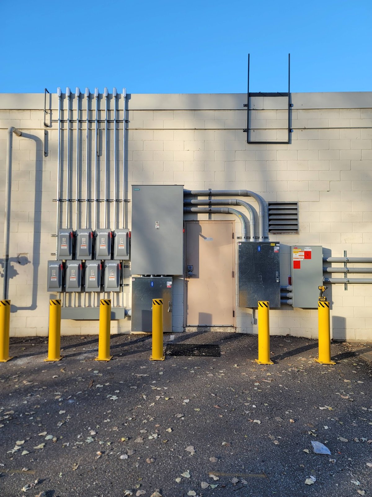 Commercial service with new meters and disconnects installed by Wolf River Electric