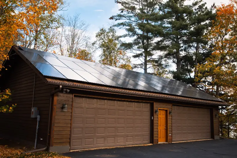 Log home garage roof with rooftop solar, installed by Wolf River Electric