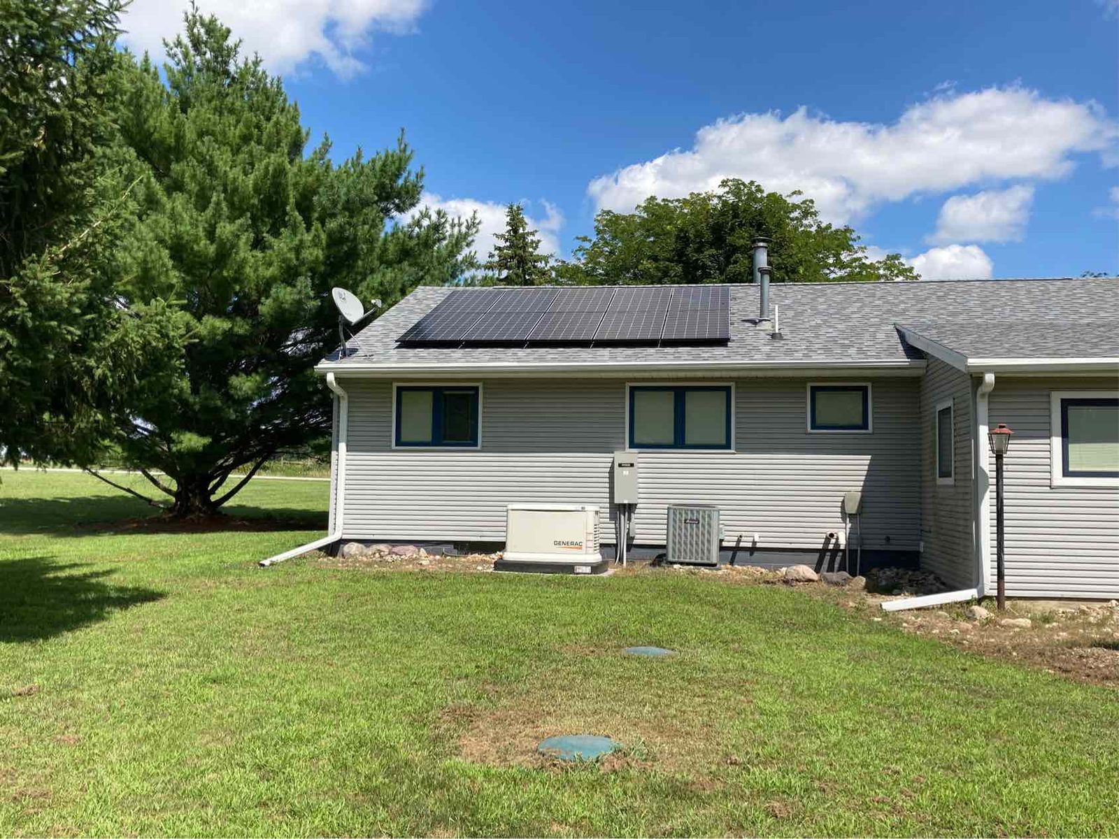 Rambler with rooftop solar and a Generac standby generator, installed by Wolf River Electric